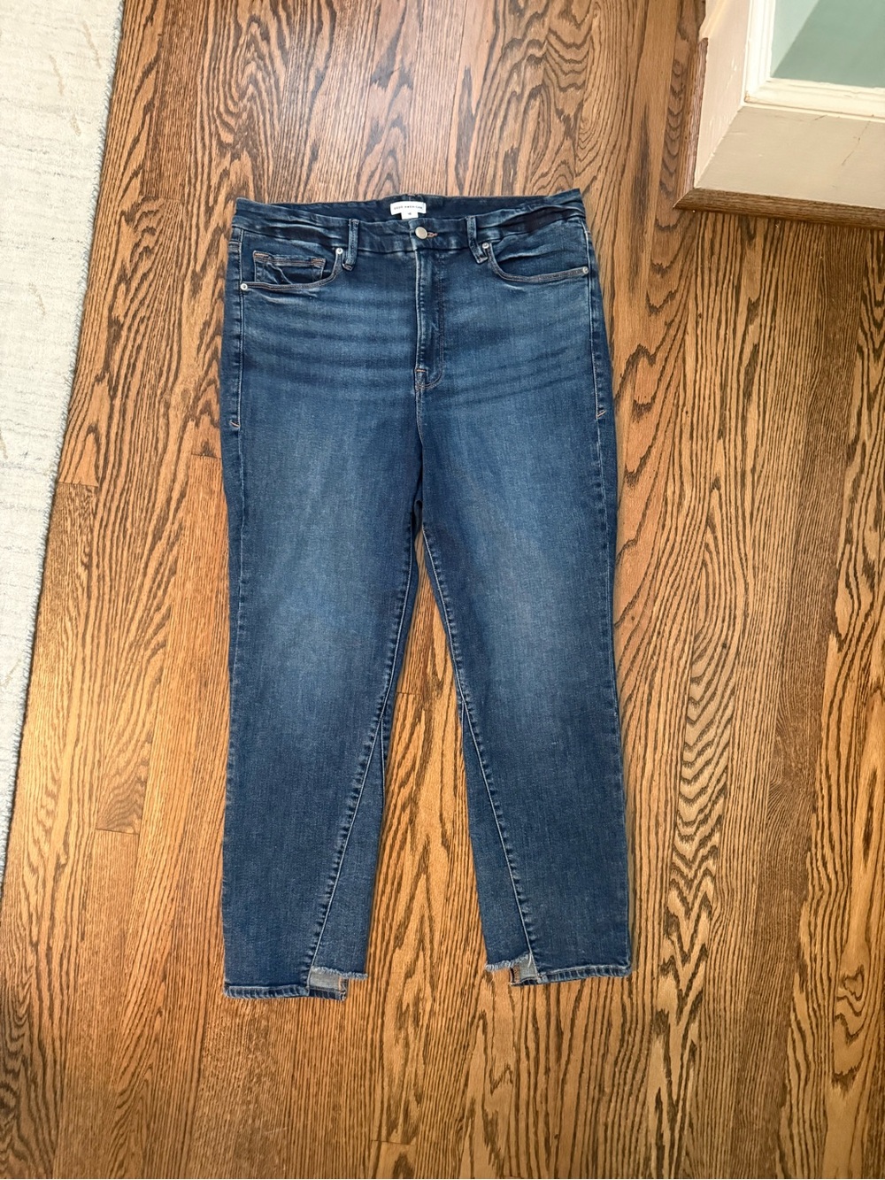 Good American Dark Wash Ankle Cropped Jeans
